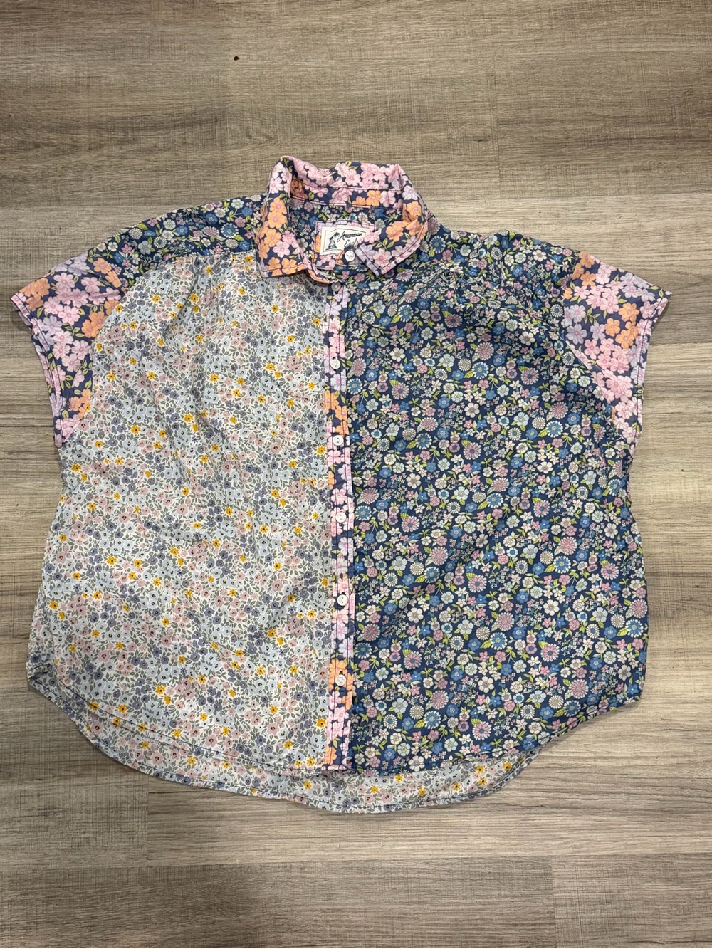 American Eagle Oversized Resort Shirt in a mixed floral patchwork print Womens M